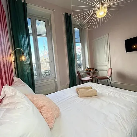 Suite Whitney Lyon Extérieur photo